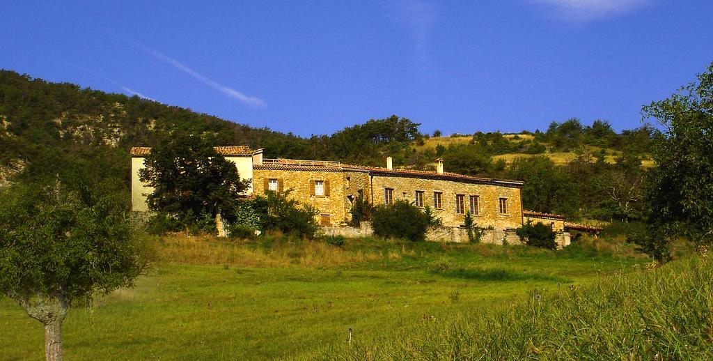 La Ferme De La Condamine Acomodação com café da manhã Saint-André-de-Rosans Exterior foto