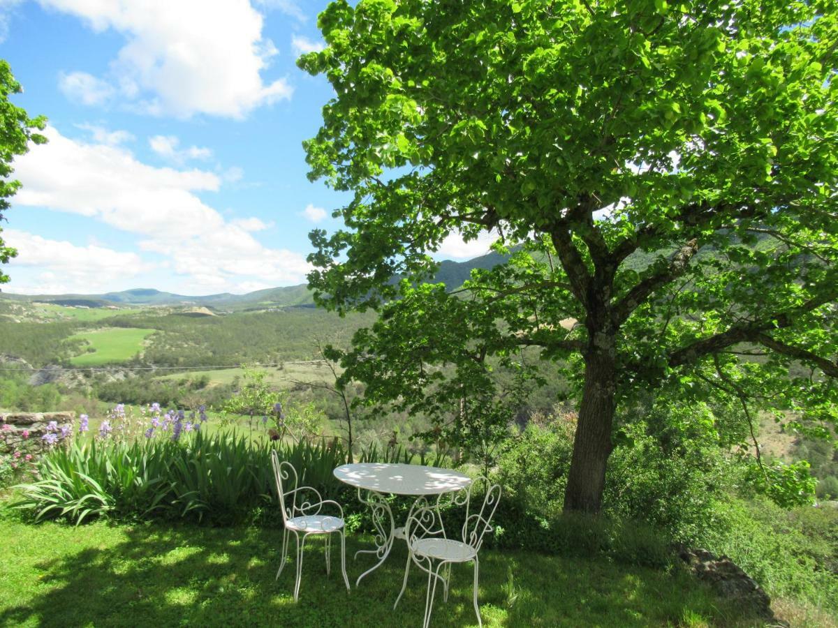 La Ferme De La Condamine Acomodação com café da manhã Saint-André-de-Rosans Exterior foto