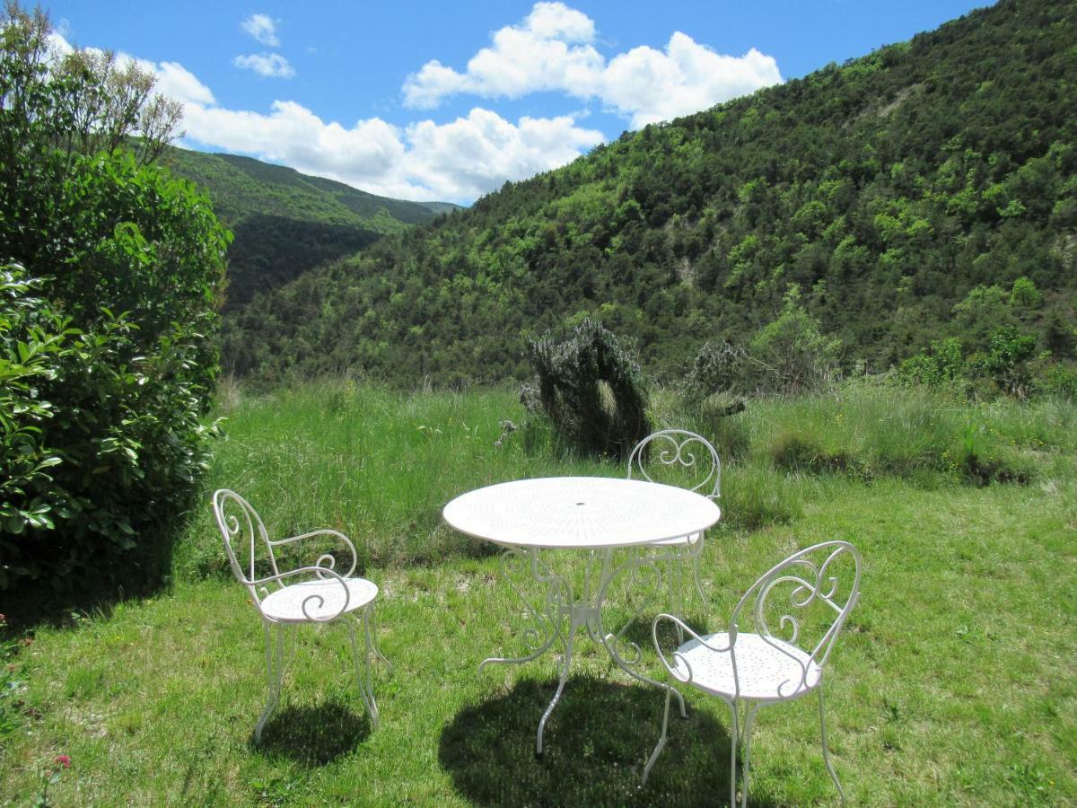La Ferme De La Condamine Acomodação com café da manhã Saint-André-de-Rosans Exterior foto